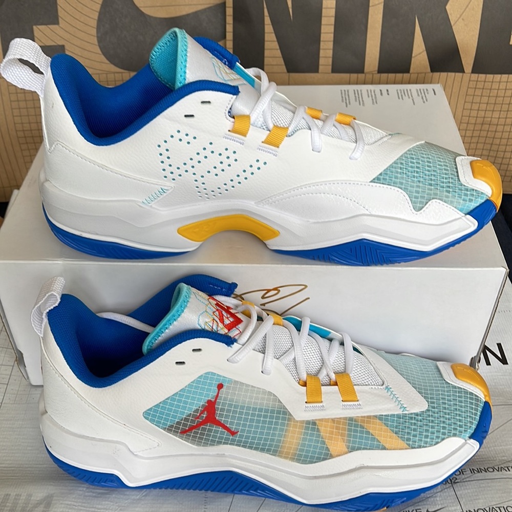 Jordan One Take 4
Basketball Shoes
White/Lagoon Pulse/Gold/ Chile Red
DO7193-164 - Picture 6 of 16